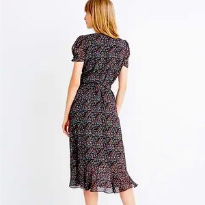 Madewell midi button sleeve dress in Fieldwalk floral. size M , worn once .